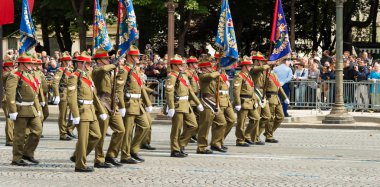 Yeni Zelanda ordu Bastille günü askeri geçit törenine katılmak