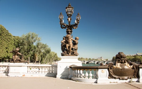 Die skulptur der alexandre iii brücke, paris, frankreich. — Stockfoto