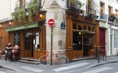 Geleneksel Fransız Cafe Au Bougnat, Paris, Fransa.