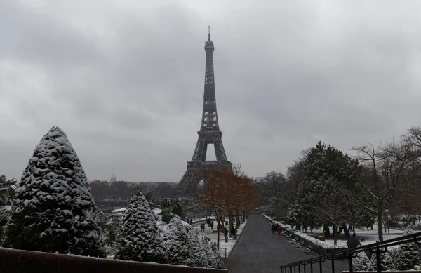 Эйфелева Башня Сосна Снегом Зимой Париж Франция — стоковое фото