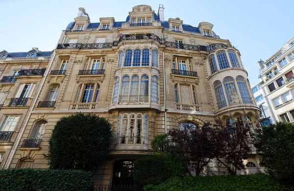 Casa Tradicional Francesa Con Balcones Ventanas Típicas París Francia — Foto de Stock