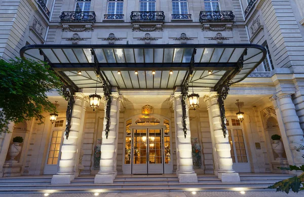 Paris Frankrike April 2021 Shangri Hotel Paris Ett Elegant Lyxigt — Stockfoto