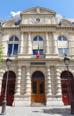 Paris, Fransa 'nın 4. bölgesinin belediye binasının manzarası