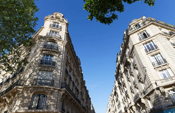 Традиційні Французькі Будинки Типовими Балконами Вікнами Париж Франція — стокове фото