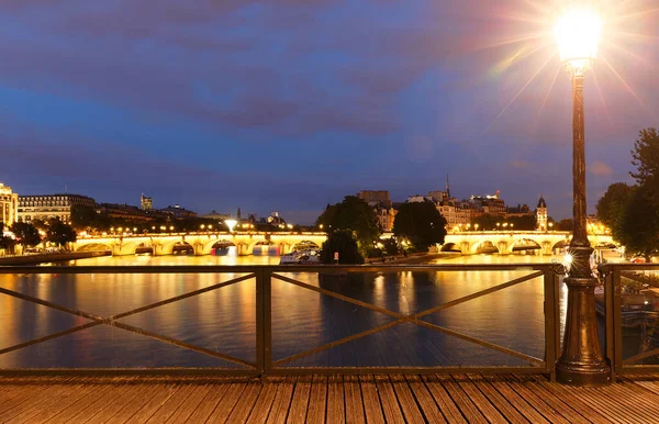 具有历史意义的Pont Neuf桥和塞纳河的市中心城市景观 法国巴黎 — 图库照片