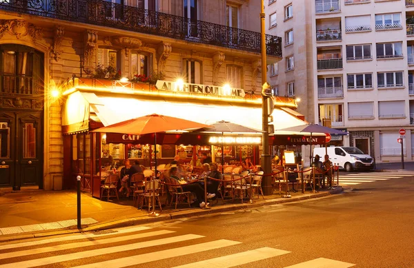 Parijs Frankrijk Juli 2011 Gelegen Dicht Bij Montparnasse Tower Restaurant — Stockfoto