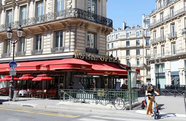 Parijs Frankrijk Juli 2021 Traditionele Franse Cafébrasserie Royal Opera Met — Stockfoto
