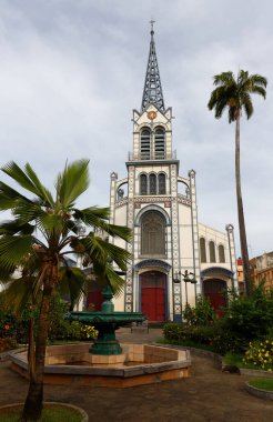 St. Louis Katedrali, Fort de France, Fransız Karayip adası Martinique 'de. 19. yüzyılın sonlarında Romanesk Uyanış tarzında inşa edildi. .