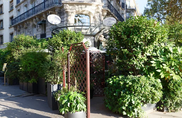 フランス 2021年9月13日 有名なカフェLa Closerie Des Lilasは インテリがハングアウトした場所でした ヘミングウェイはここで書くために使用 詩人ボードレール 印象派クロード — ストック写真