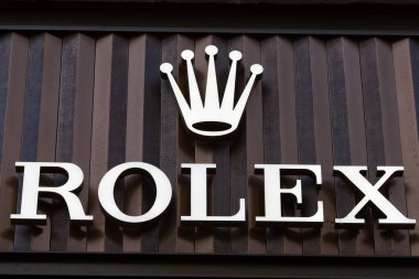 Paris, Fransa - 18 Ekim 2025: Champs-Eysee Bulvarı 'ndaki butikte ROLEX mağaza tabelası.