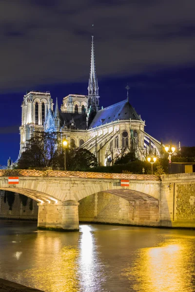 La Catedral Notre Dame de noche, París, Francia. —  Fotos de Stock