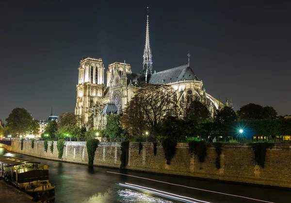 A catedral Notre Dame à noite, Paris, França . — Fotografia de Stock