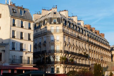 Paris binalarının tipik cepheleri, Fransa.