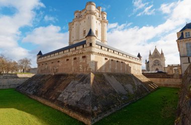 Vincennes Kalesi, Paris. Fransa. Vincennes, Paris 'teki Vincennes Kalesi' nden Fransız kraliyet kalesi. Fransa. 14 ve XVII yüzyıllarından Fransız kraliyet kalesi.