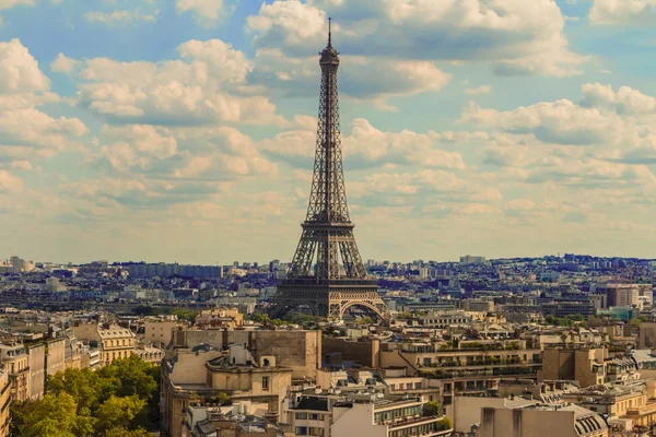La Torre Eiffel, París, vista desde el Arco del Triunfo . — Foto de Stock
