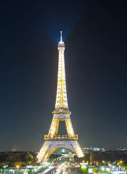 Paris, France-November 03, 2015: the eiffel tower at night, Paris, France. — Stock Photo, Image