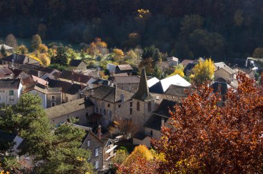 Köyün Ferriere Sainte Mary sonbahar, Auvergne bölgesinde, Fransa
