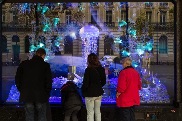 The Christmas showcase in Printemps shopping centre. — Stock Photo, Image