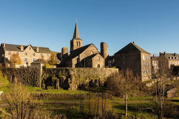 A aldeia Allanche, região de Auvergne . — Fotografia de Stock