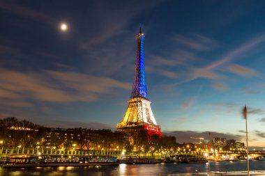 Eyfel Kulesi akşam, Paris, Fransa.