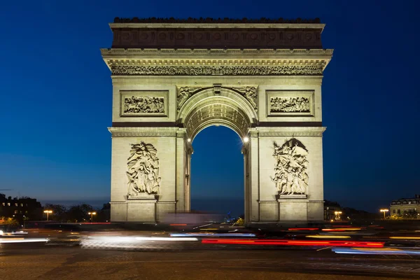 O Arco Triunfal à noite . — Fotografia de Stock