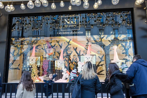 Mağaza Le Bon Marche Noel vitrinde.