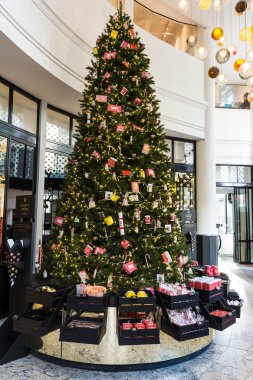 Noel ağacı mağaza Le Bon Marche, Paris, Fransa
