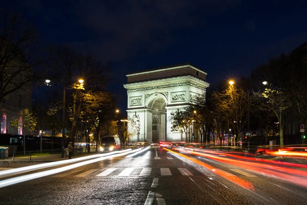O Arco Triunfal à noite . — Fotografia de Stock