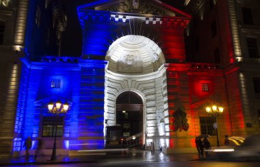 Emniyet Müdürlüğü, Paris, Fransa, girdiği.