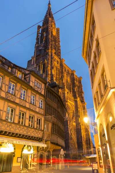 El restaurante del hotel Kommerzell y Catedral Notre Dame de Stra — Foto de Stock