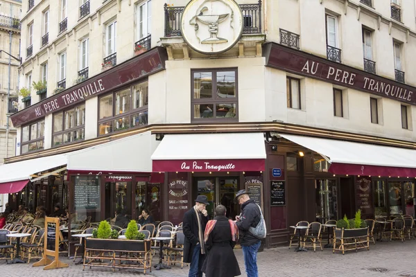 El restaurante "Au pere tranquille", París, Francia . — Foto de Stock