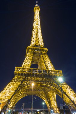 Eyfel Kulesi, gece, Paris, Fransa.