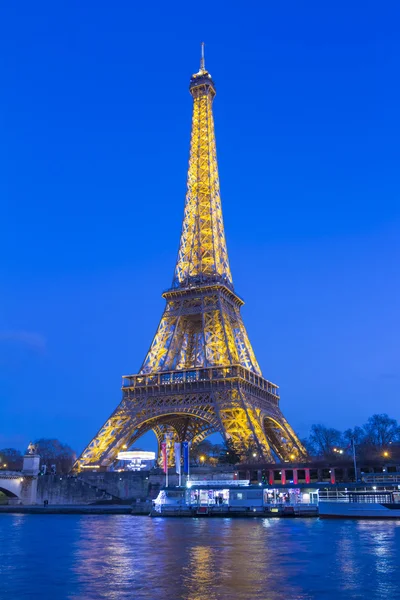 La torre eiffel por la noche, París, Francia . — Foto de Stock