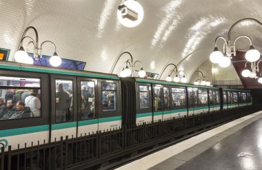 Metro İstasyonu Cite, Paris, Fransa.