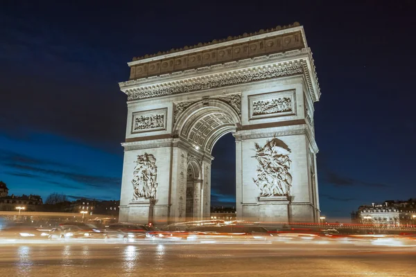 O Arco Triunfal à noite . — Fotografia de Stock