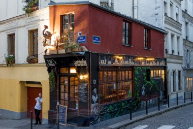 Mini-bistrot du Petit Moulin akşam, Paris, Fransa.