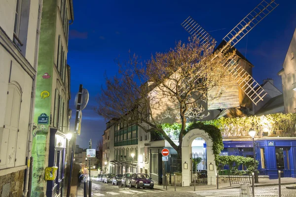 Ünlü restoran Le moulin de la Galette'ye, Paris, Fransa.