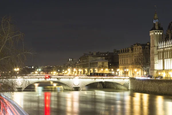 The Pont au change of night, Parigi, Francia . — Foto Stock