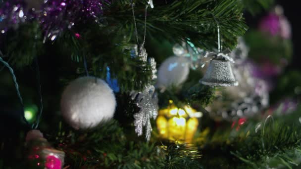 Decorazioni albero di Capodanno. Sfocatura loopable — Video Stock