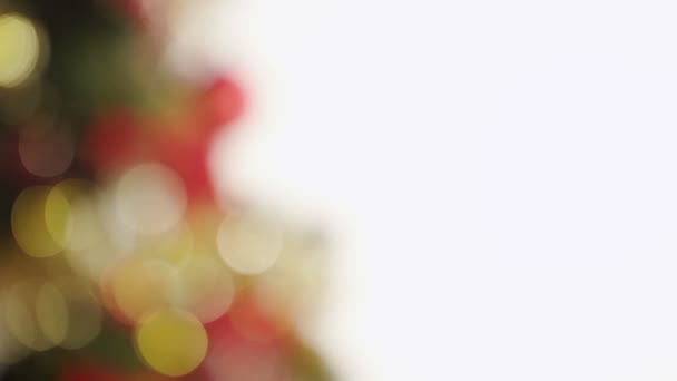 Arbre de Noël déconcentré sur fond blanc 