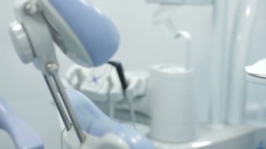 Dişçi koltuğu, Doktor-dişçi aletleri