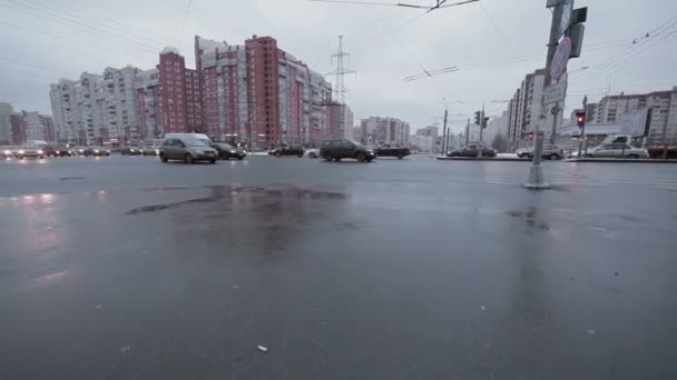Intersección de coches San Petersburgo — Vídeos de Stock