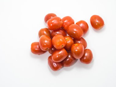 Kırmızı kiraz domates