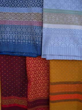 Tayland'ın yerel pazarda Tay ipek