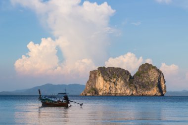 Tekne ve Koh Ma Adası