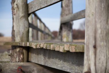 Ön plan odaklanmak ahşap köprü