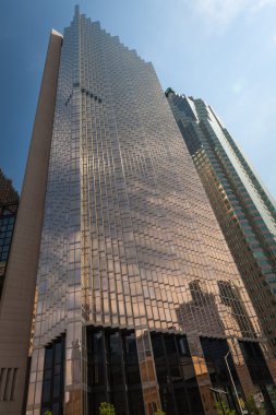 Ayna cam gökdelen gökyüzü Toronto, Kanada'da içine büyüyen