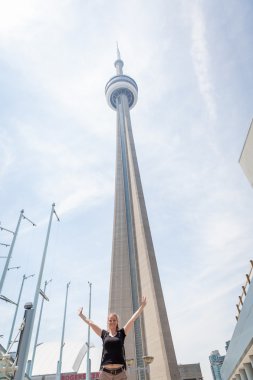 CN Tower Toronto, Kanada şehrin hakim 