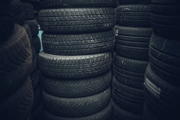 Tires for cars in the warehouse — Stock Photo, Image