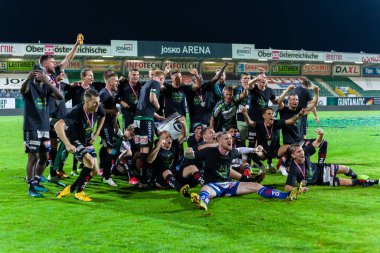 Ried, Avusturya - 31 Temmuz 2020. Josko Arena 'daki futbol ligindeki zaferin kutlaması..